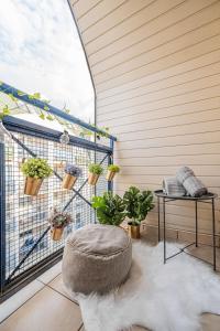 een balkon met potplanten en een kruk bij NiceOne Apartment Number 7 - W samym Centrum! in Wrocław