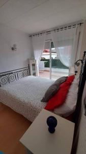 Postel nebo postele na pokoji v ubytování Fantástico apartamento con piscina en Tossa de Mar