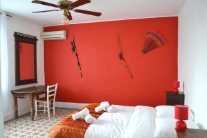 Katil atau katil-katil dalam bilik di Villa, piscine, jardin, barbecue, proche centre