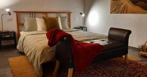 Postel nebo postele na pokoji v ubytování Casa Aguar: Acogedora casa de invitados en el bosque
