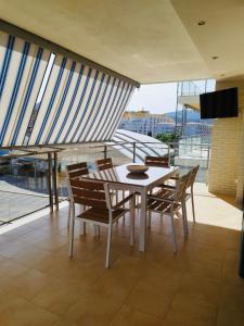 a dining room with a table and chairs on a balcony at Las Terrazas - Primera línea de playa con Netflix, Disney, Movistar con todo el fútbol, series, cine y Prime Video in Oropesa del Mar