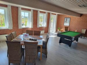 a room with a ping pong table and a pool table at Ferielejlighed Rubjerg Præstegård in Løkken