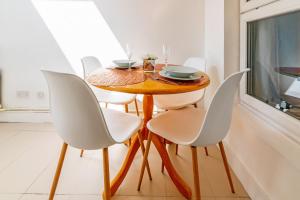 Φωτογραφία από το άλμπουμ του Stylish 3-bed Terraced House with Wi-Fi σε Chatham +19 φωτογραφίες