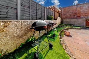 Φωτογραφία από το άλμπουμ του Stylish 3-bed Terraced House with Wi-Fi σε Chatham