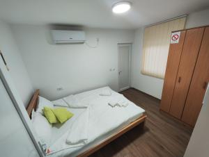 Postel nebo postele na pokoji v ubytování Apartmani - Kladovski Konak