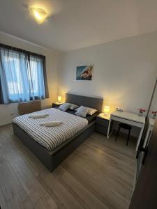 a bedroom with a bed and a desk and a bed sidx sidx sidx at Apartman Valor in Rovinj