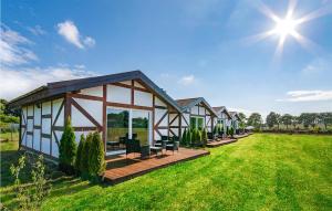 a row of houses on a grassy field at 2 Bedroom Cozy Home In Jaroslawiec in Jarosławiec