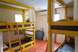 Habitación con 3 literas en una casa en LODGE MONDO - Vacation STAY 23824v, en Nishina