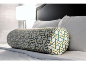 Posteľ alebo postele v izbe v ubytovaní 2BR 2BA In The Block by CozySuites!