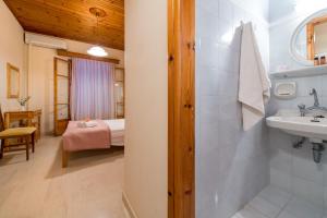 Vonios kambarys apgyvendinimo įstaigoje Dimaras Apartments