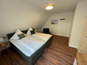 BojendorfにあるBackhaus-Wohnung-3の部屋にベッドがある寝室