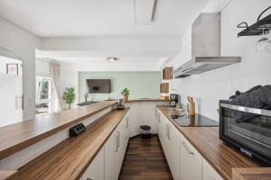 Kjøkken eller kjøkkenkrok på Sali Homes - Auszeit am Fuß der Burg Stettenfels
