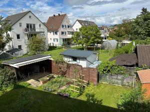 an aerial view of a house with a garden at Ferienappartment mit Homeoffice, 2 Schlafzimmer mit Einzelbetten in Weil am Rhein