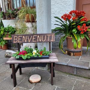 Galería fotográfica de La Mansardina sul lago Mountain Lake Iseo Hospitality en Bossico 15 fotos más