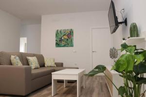 Telewizja i/lub zestaw kina domowego w obiekcie APARTAMENTOS RURALES ( LA COBIJÁ) APART Nº2 CONIL