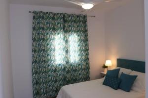 Łóżko lub łóżka w pokoju w obiekcie APARTAMENTOS RURALES ( LA COBIJÁ) APART Nº2 CONIL