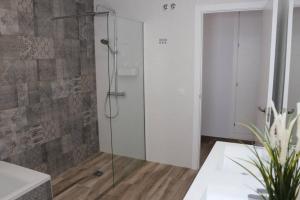 Łazienka w obiekcie APARTAMENTOS RURALES ( LA COBIJÁ) APART Nº2 CONIL