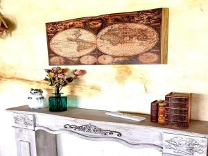 a map on the wall above a table with flowers at vintagehouse1925Bali - Vacation STAY 14503 in Nagano