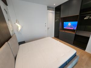Un pat sau paturi într-o cameră la One Mircea Eliade Residence Apartments