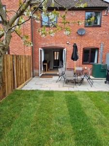 Vườn quanh 41 mortimer drive, ideal location near ludlow