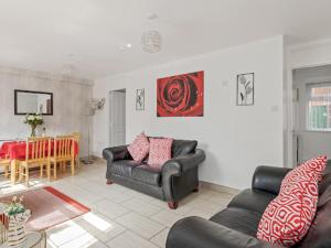Posezení v ubytování Self Catering Belfast Apartment