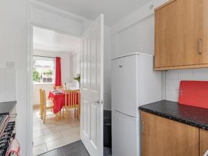 Kuchyň nebo kuchyňský kout v ubytování Self Catering Belfast Apartment