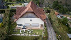 an aerial view of a house with a roof at Guest House Família in Campos do Jordão
