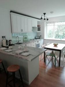 a kitchen with a counter and a table with chairs at 2 bed Villa with full use of site facilities in Newquay