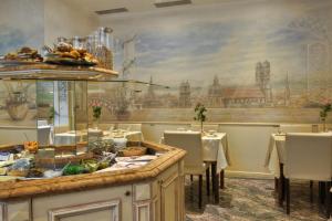 Comida no hotel ou em algum lugar perto