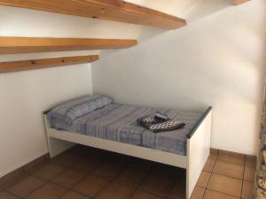 a small room with a bed in the corner at Mirariu in Els Muntells