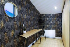TV a/nebo společenská místnost v ubytování appartement Karibu à Lagnieu + 6 fotografií