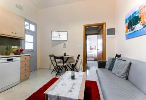 A kitchen or kitchenette at Eddy's Apartment