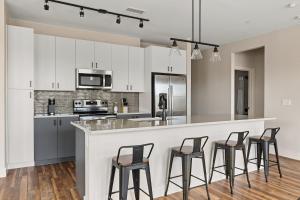 Dapur atau dapur kecil di Kasa RiNo Denver +31 gambar