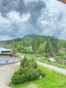 a view of a road with a mountain in the background at Appartement indépendant de 100 mc avec 4 chambres, salon et jardin in Senones