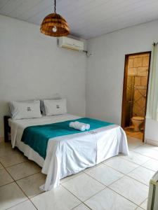 a bedroom with a bed in a room at Pousada Bougainville in Pirenópolis