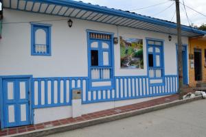 a building with blue and white paint on it at Hostal Bosque de Niebla in Salento