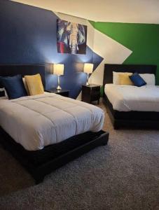 a bedroom with two beds and two lamps in it at 2bedroom Downtown Los Angeles pool and gym onsite. in Los Angeles