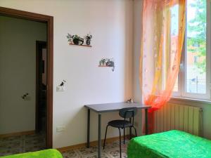 a room with a table and a window and a stool at Casa dei MoMi in Piombino +19 photos