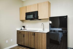 Cucina o angolo cottura di SureStay Studio by Best Western Conroe Downtown