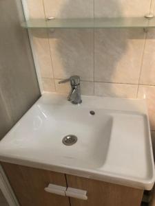 a white bathroom sink with a faucet on it at Beau F2 Paris face gare de Rosny in Rosny-sous-Bois +5 photos