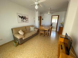 TV a/nebo společenská místnost v ubytování Apartamento en segunda linea en playa de Gandia