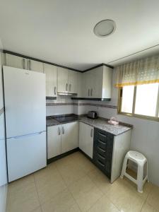 Kuchnia lub aneks kuchenny w obiekcie Apartamento en segunda linea en playa de Gandia