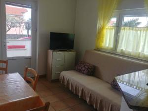a living room with a couch and a flat screen tv at Apartment Kornic 5306b in Kornić