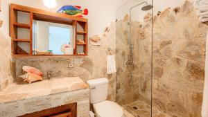 Koupelna v ubytování VILLAS PARADISO Bio-Resort