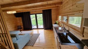 TV a/nebo společenská místnost v ubytování NEO resort jezero Bruje