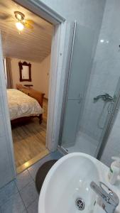 a bathroom with a tub and a sink and a shower at Apartments with a parking space Mali Losinj (Losinj) - 8059 in Mali Lošinj