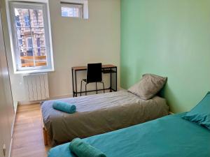 Fotografia z galérie ubytovania Le Cosy - T3 Familial - Calme - Centre ville - Netflix - Wifi v destinácii Château-du-Loir