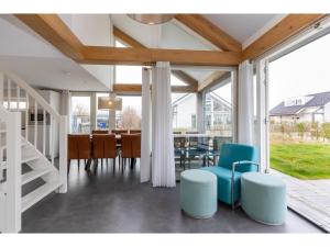 Posezení v ubytování Holiday Home in Renesse near the Beach