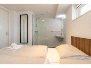 Koupelna v ubytování Holiday Home in Renesse near the Beach + 32 fotografií