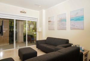 Posezení v ubytování Elegant apartment in eagle beach levent